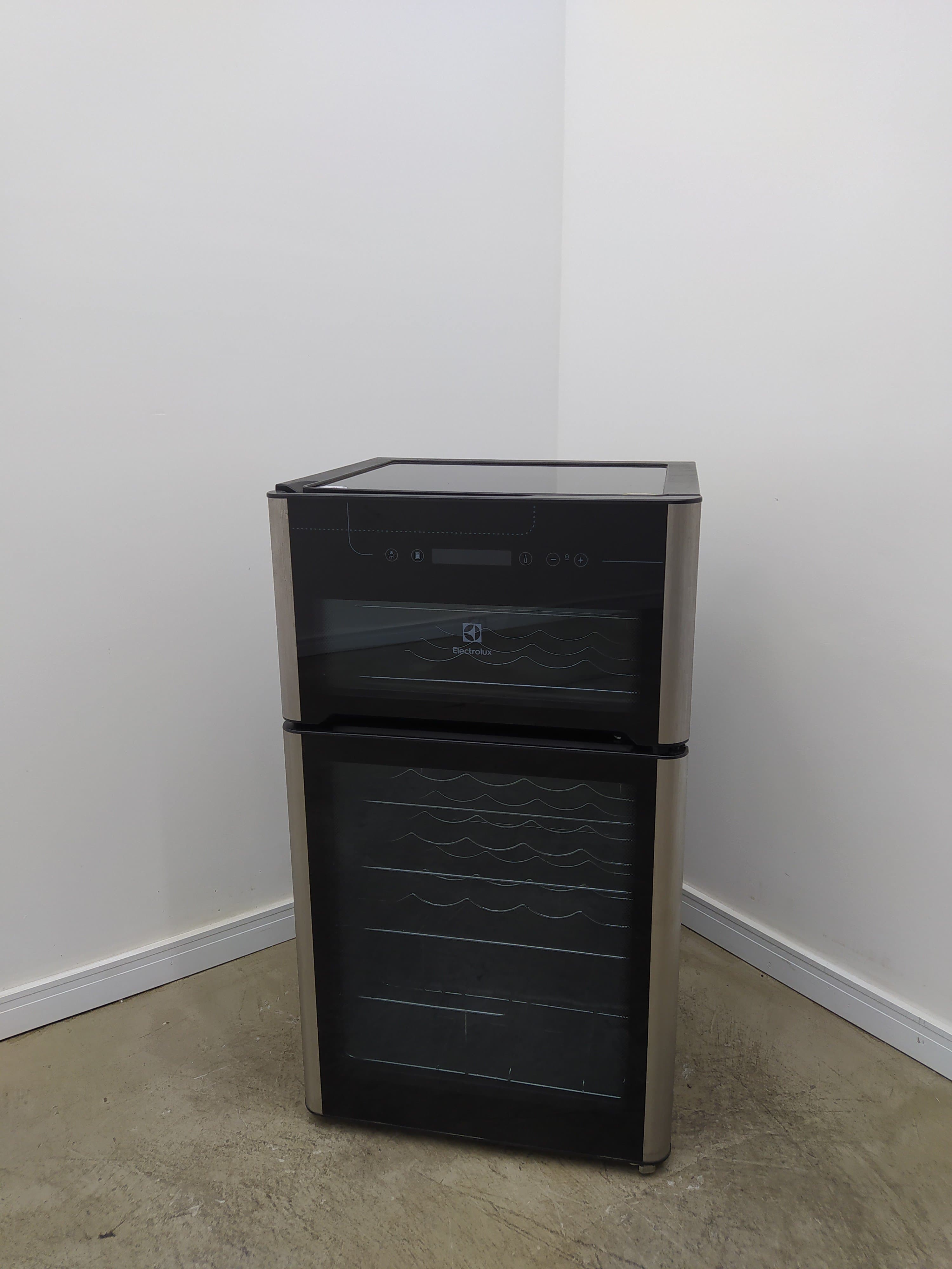 Miniatura 1 de Adega Electrolux Acd29 - Adega Electrolux Acd29-127 V-inox - Inox