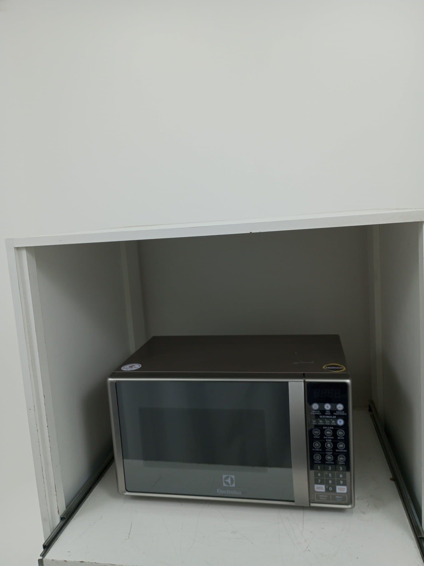 Miniatura 1 de Micro-ondas Electrolux Mt30s - Micro-ondas Electrolux Mt30s-220 V-prata - Prata