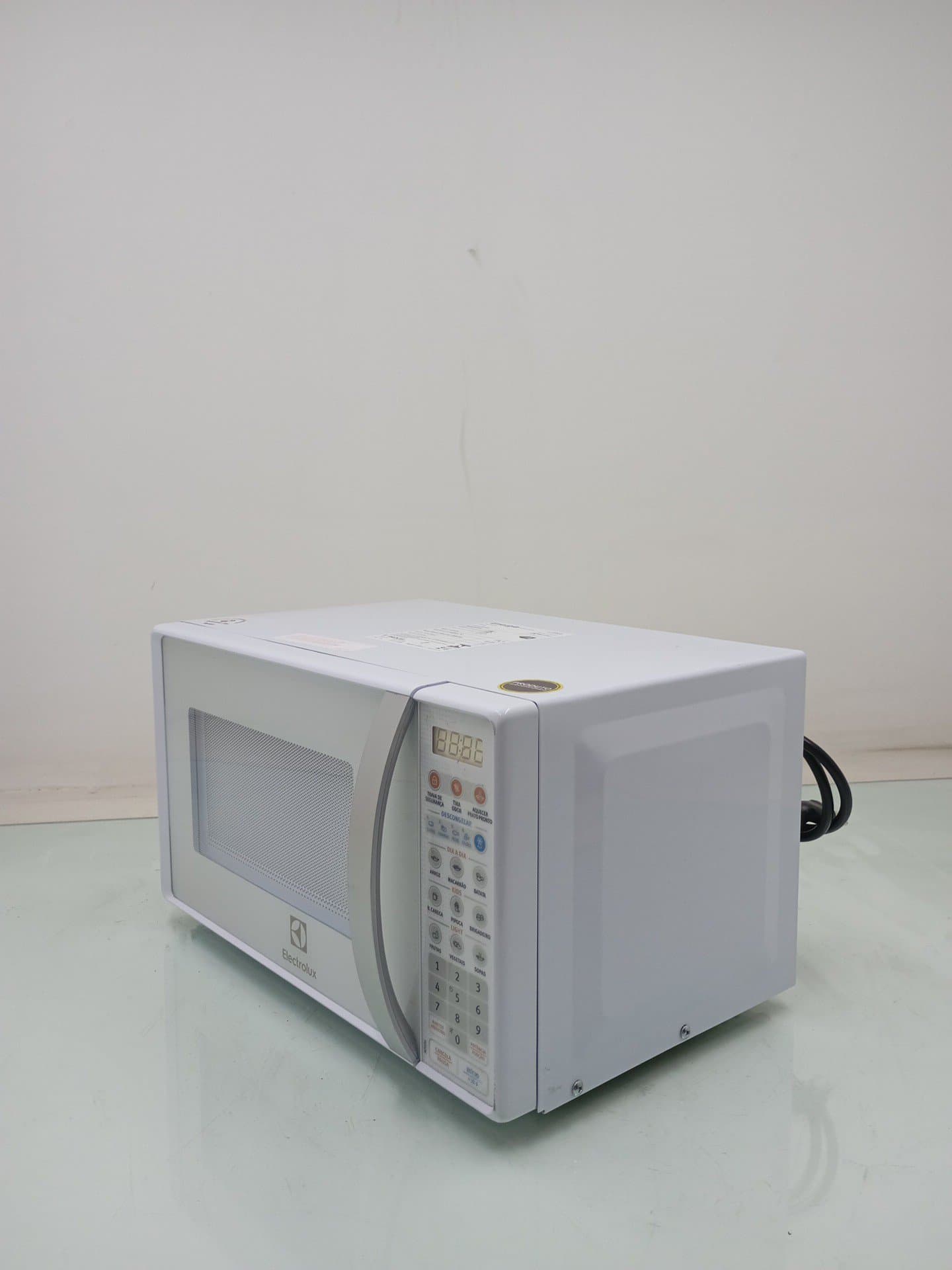 Miniatura 2 de Micro-ondas Electrolux Mto30 20l Funcao Tira Odor E Descongelar - Branco