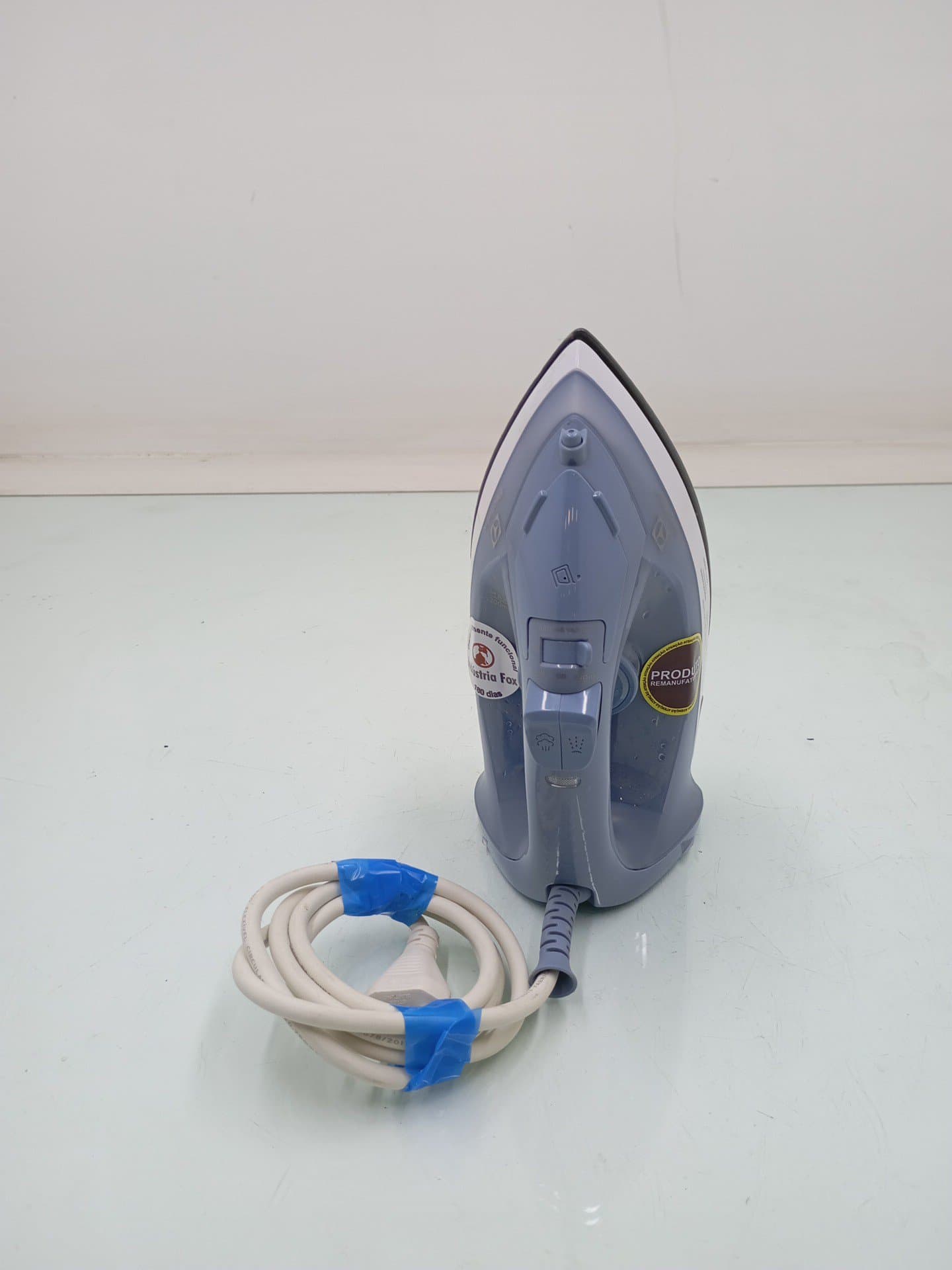 Miniatura 1 de Ferro De Passar Roupa Electrolux Esi10 A Vapor E A Seco Com Vapor Vertical