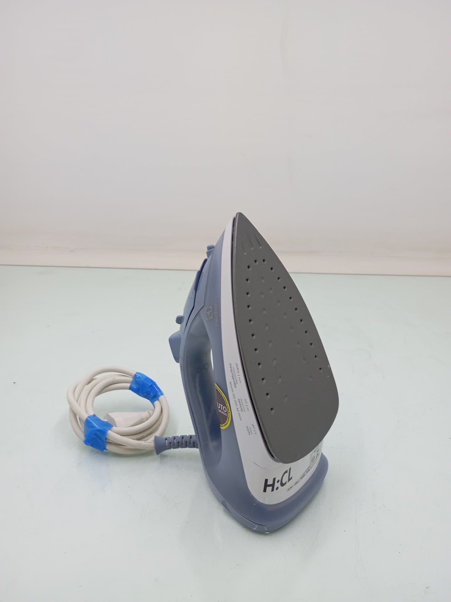 Miniatura 2 de Ferro De Passar Roupa Electrolux Esi10 A Vapor E A Seco Com Vapor Vertical