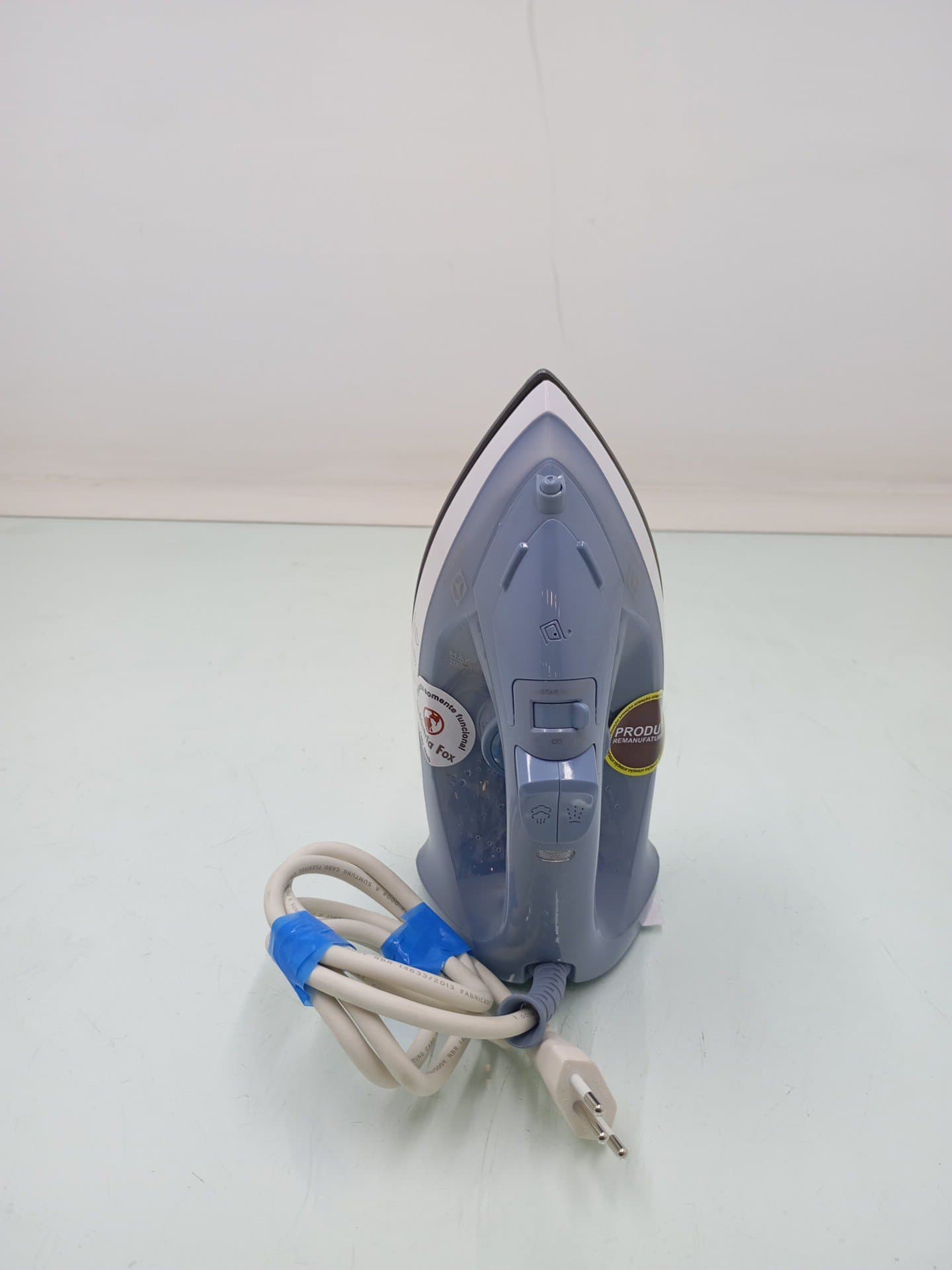 Miniatura 1 de Ferro De Passar Roupa Electrolux Esi10 A Vapor E A Seco Com Vapor Vertical