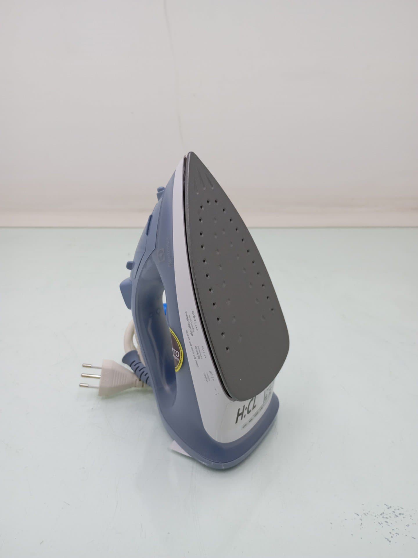 Miniatura 2 de Ferro De Passar Roupa Electrolux Esi10 A Vapor E A Seco Com Vapor Vertical