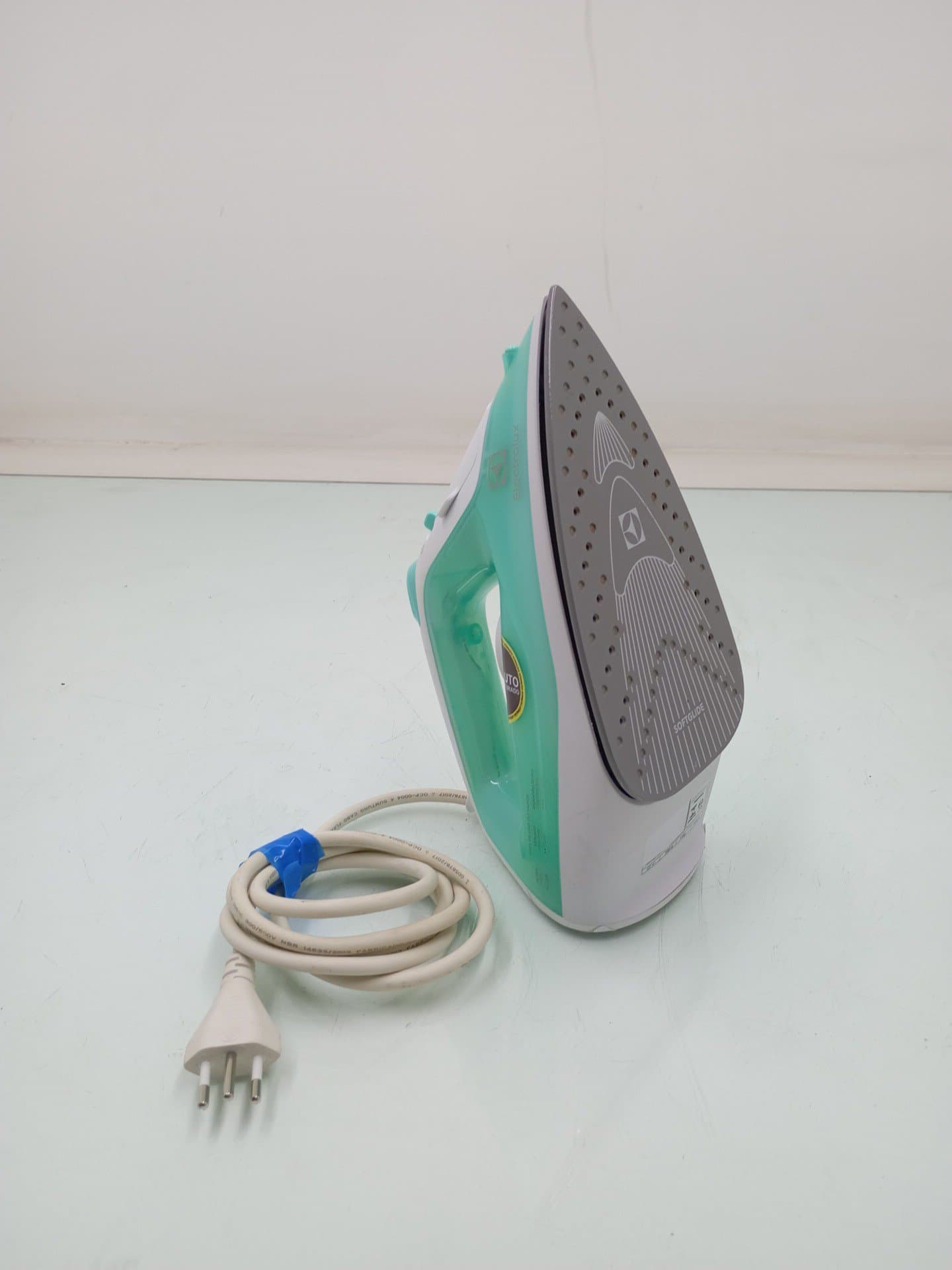 Miniatura 2 de Ferro De Passar Roupa Electrolux Sie70 A Vapor E A Seco Easyline Com Vapor Vertical - Verde