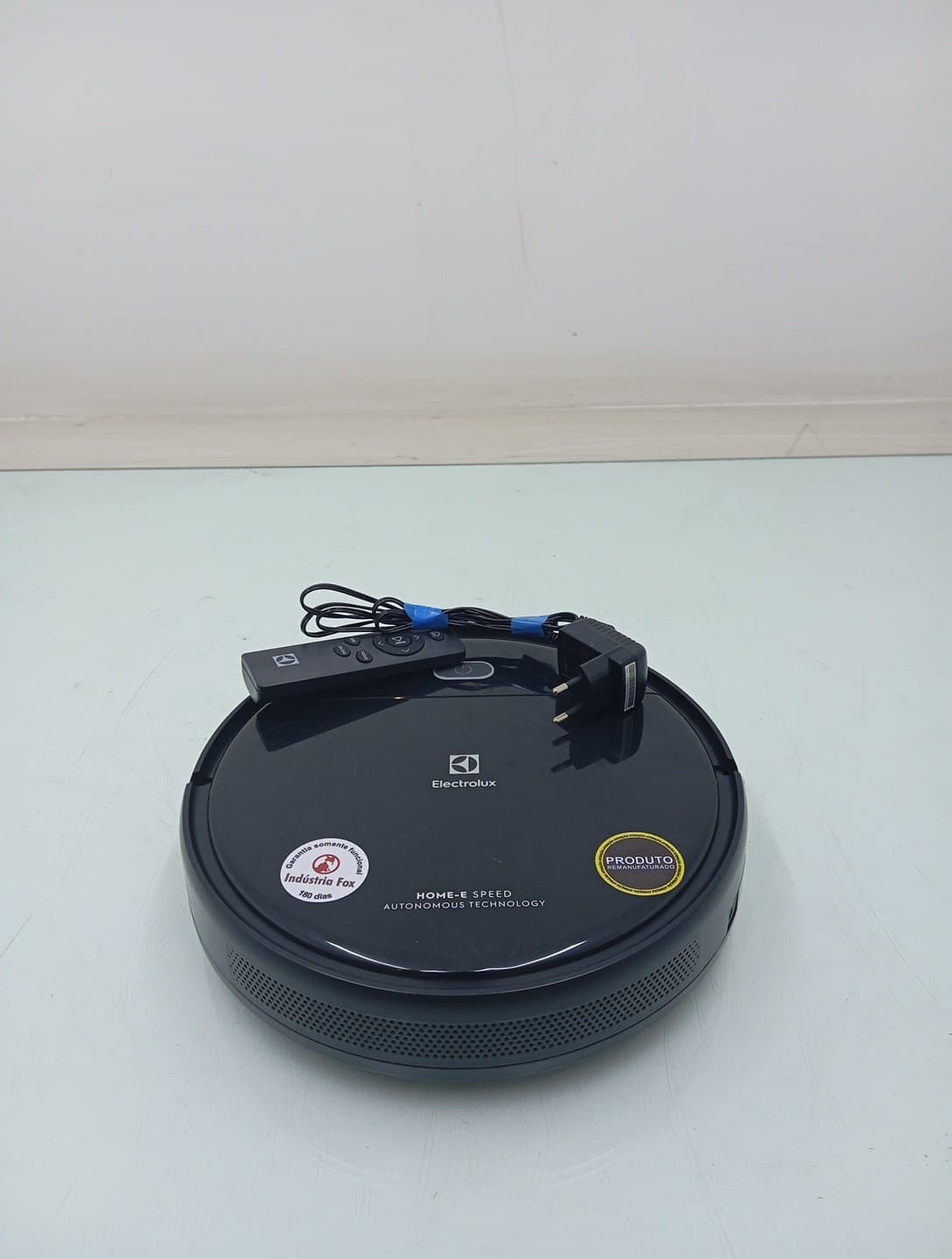 Miniatura 1 de Robo Aspirador De Po Electrolux Erb10 3 Em 1 Com Sensor Antiqueda - Preto