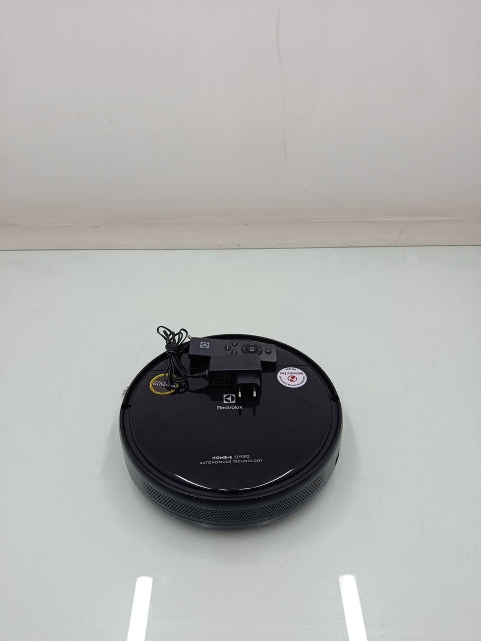 Miniatura 1 de Robo Aspirador De Po Electrolux Erb10 3 Em 1 Com Sensor Antiqueda - Preto