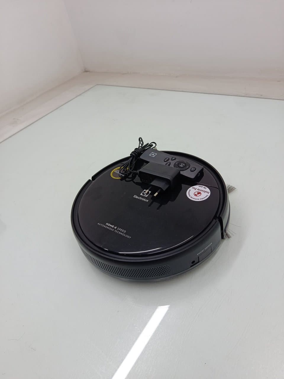Miniatura 2 de Robo Aspirador De Po Electrolux Erb10 3 Em 1 Com Sensor Antiqueda - Preto