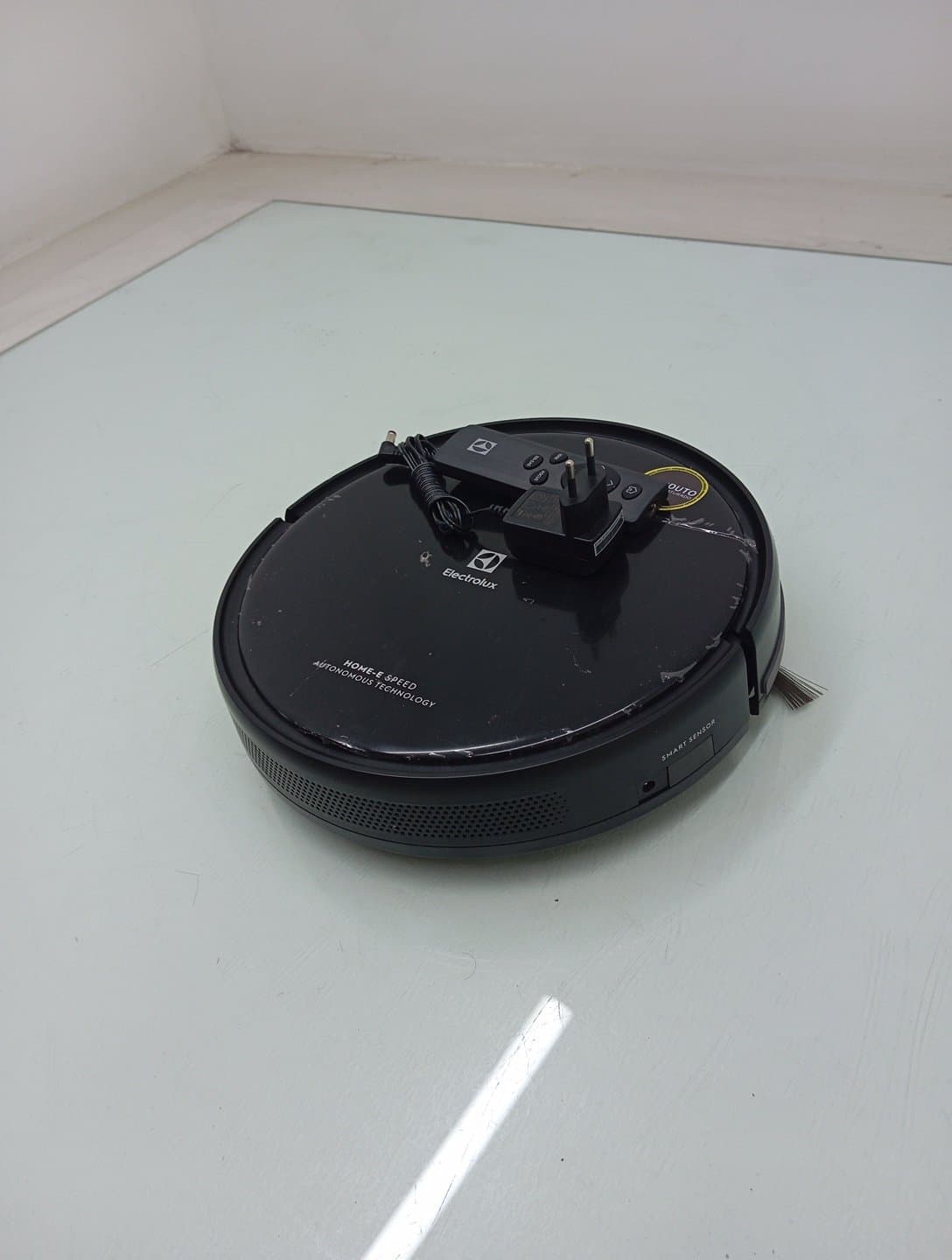 Miniatura 2 de Robo Aspirador De Po Electrolux Erb10 3 Em 1 Com Sensor Antiqueda - Preto