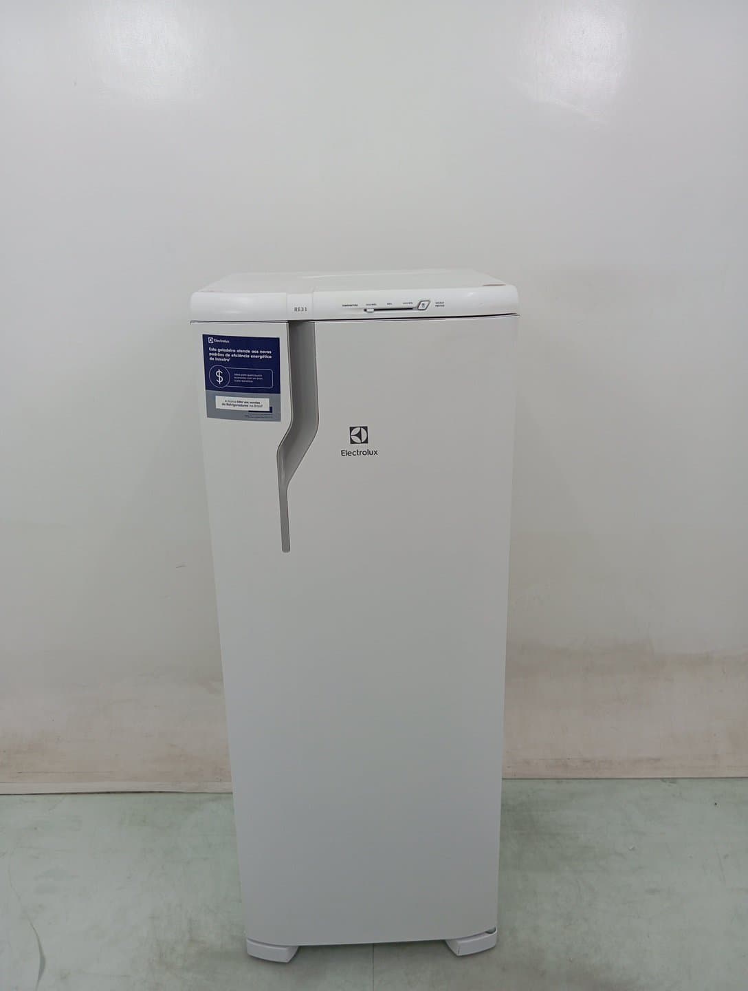 Miniatura 1 de Geladeira Electrolux Re31cycle Defrost 240l - Branco