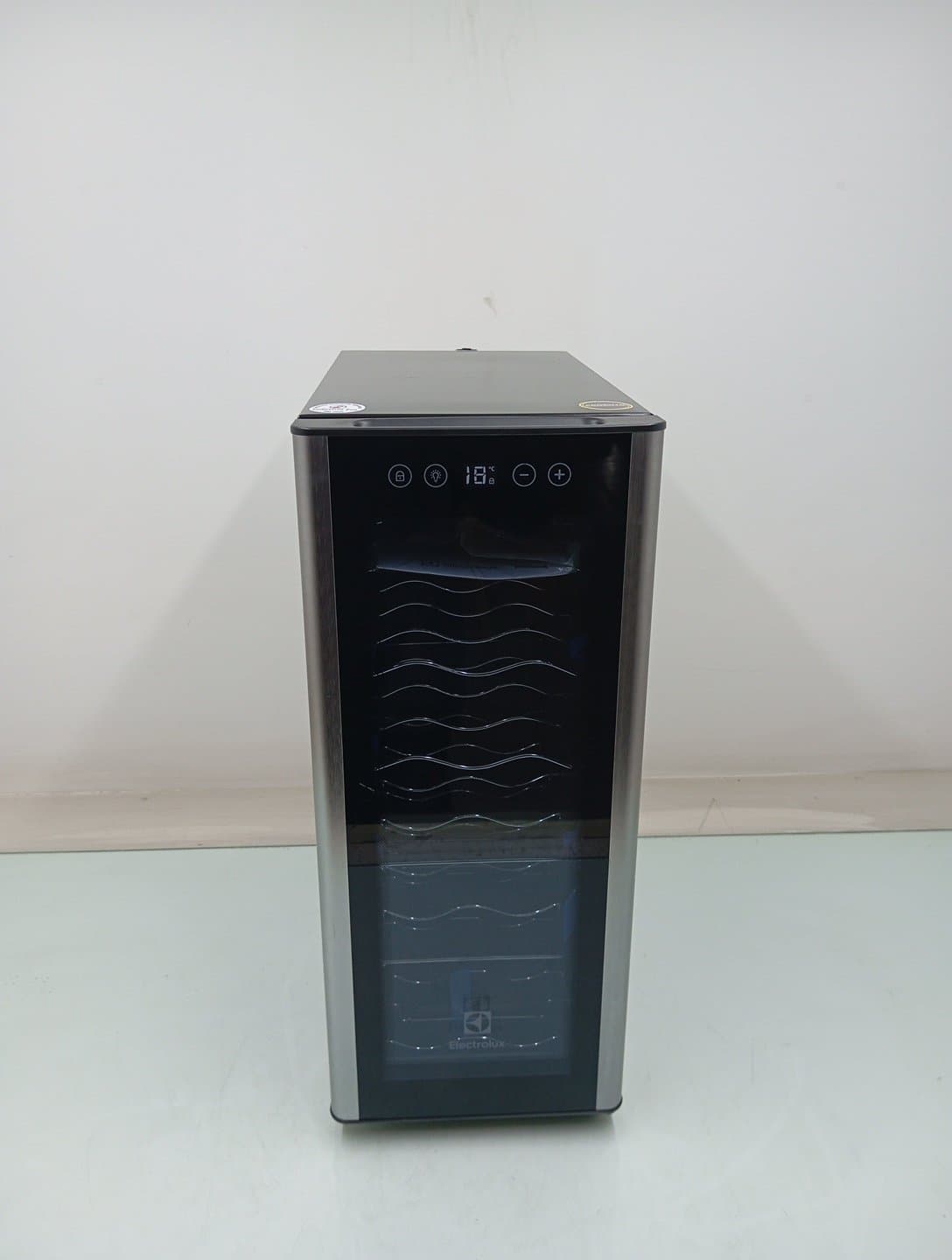 Miniatura 1 de Adega Electrolux Acb12 - Adega Electrolux Acb12-127 V-220 V-inox - Inox
