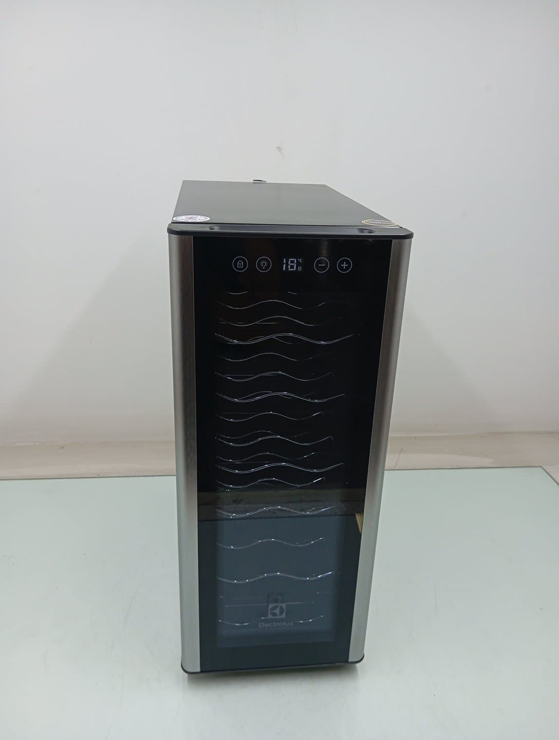 Miniatura 1 de Adega Electrolux Acb12 - Adega Electrolux Acb12-127 V-220 V-inox - Inox